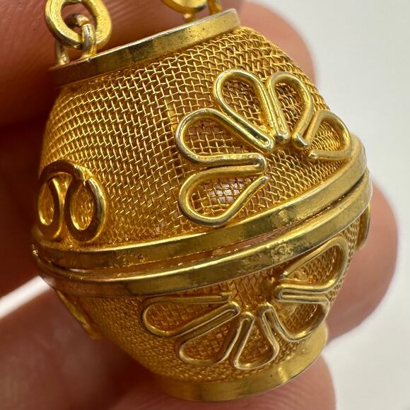 Midcentury Chinese gold plated filigree mesh lantern secret locket box pendant - Picture 4 of 8